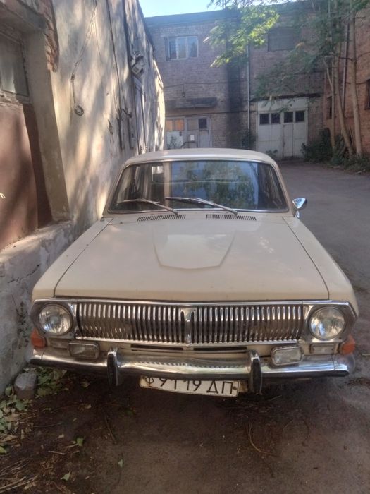 Газ 2401 Волга седан
