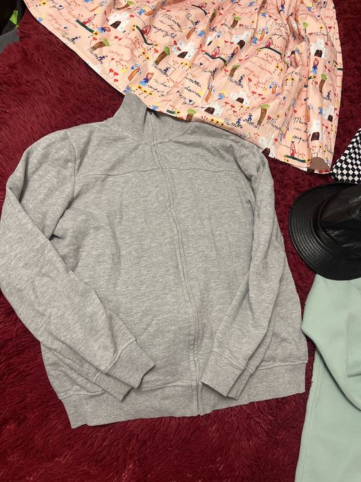 Віддам жіночі речі