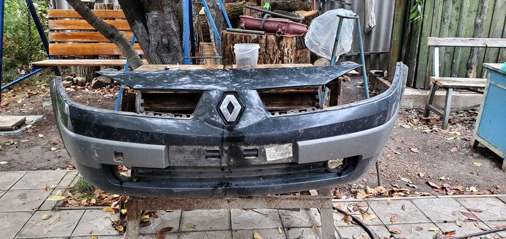 Продам передний бампер Renault Megan 2