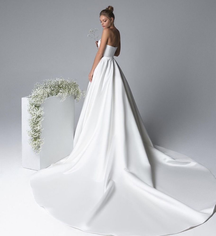 Шикарна весільна сукня Aria Eva Lendel салон Crystal