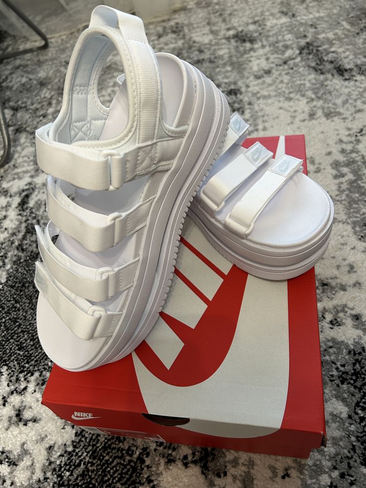 Знижка SALE Босоніжки сандалі Nike Icon classic sandals