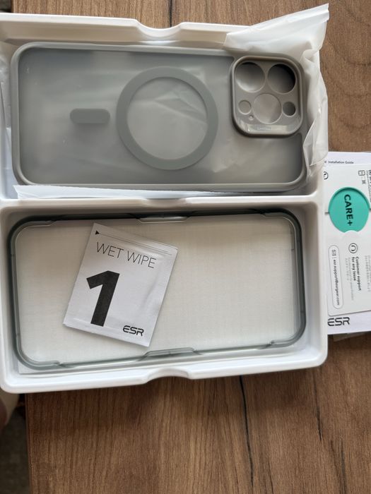 Etui iphone 16 pro max ESR + szkło hartowane. Nowe