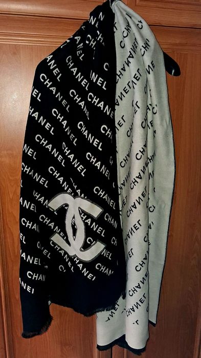 Piekny szal dwustronny Chanel Paris Nowy