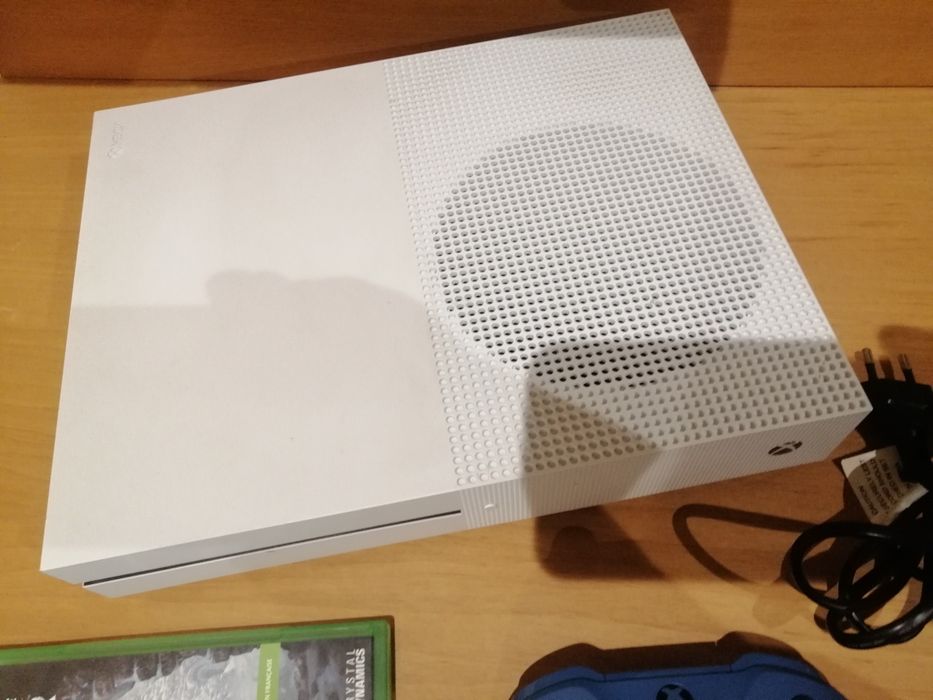 Xbox one s + Tomb Raider