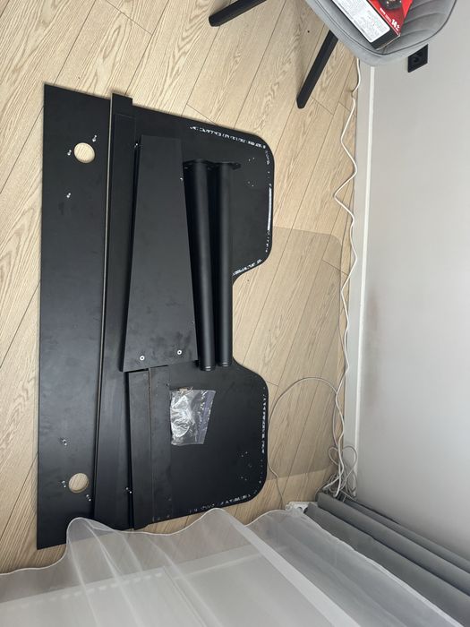 Ігровий/компютерний стіл