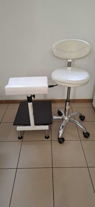 Zestaw mebli + fotel elektryczny do salonu kosmetycznego