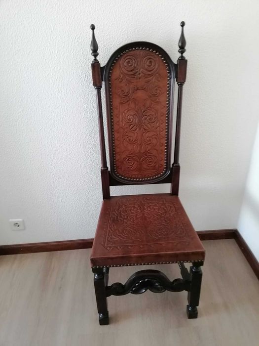 Cadeira antiga em Pele - 8un