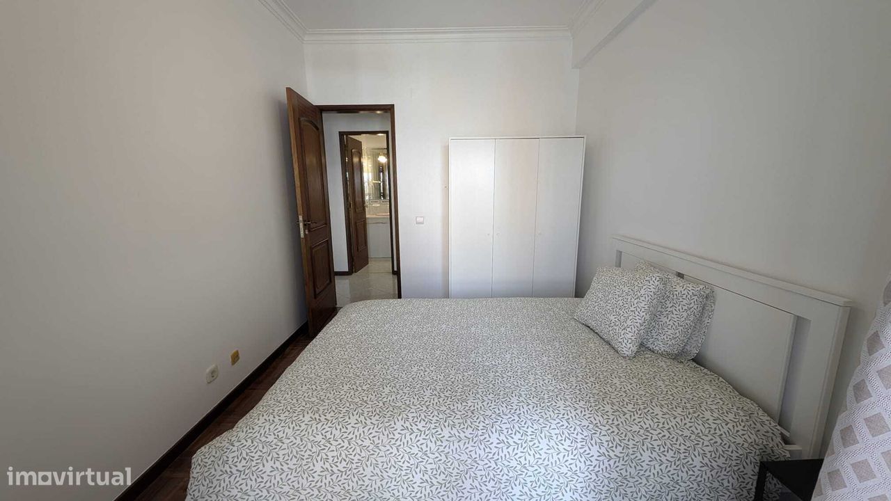 Quarto Para Arrendar - Centro De Almada