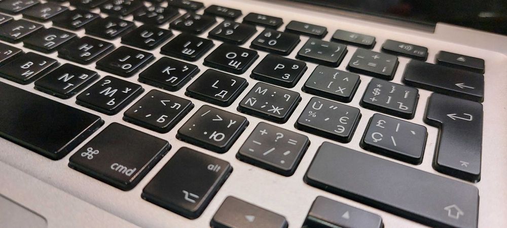 Гравировка клавиатуры Macbook. Лазерная гравировка на клавиатуре Киев