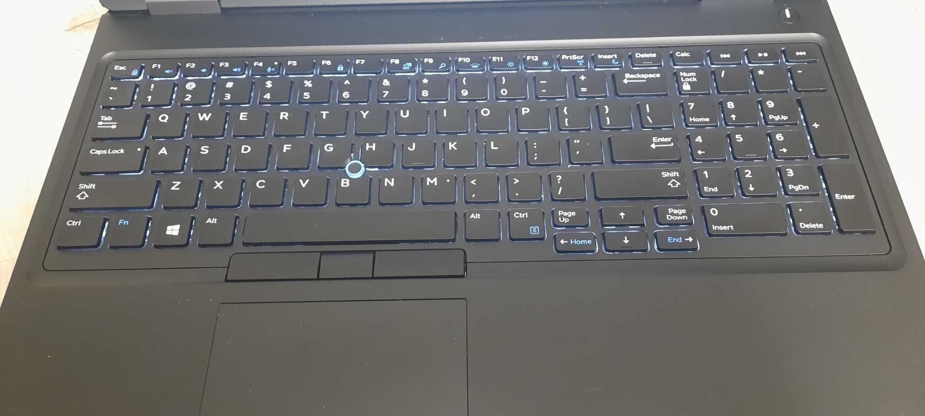 Dell-5590 I5-8250u/DDR4-16/SSD M2 NVME-512GB