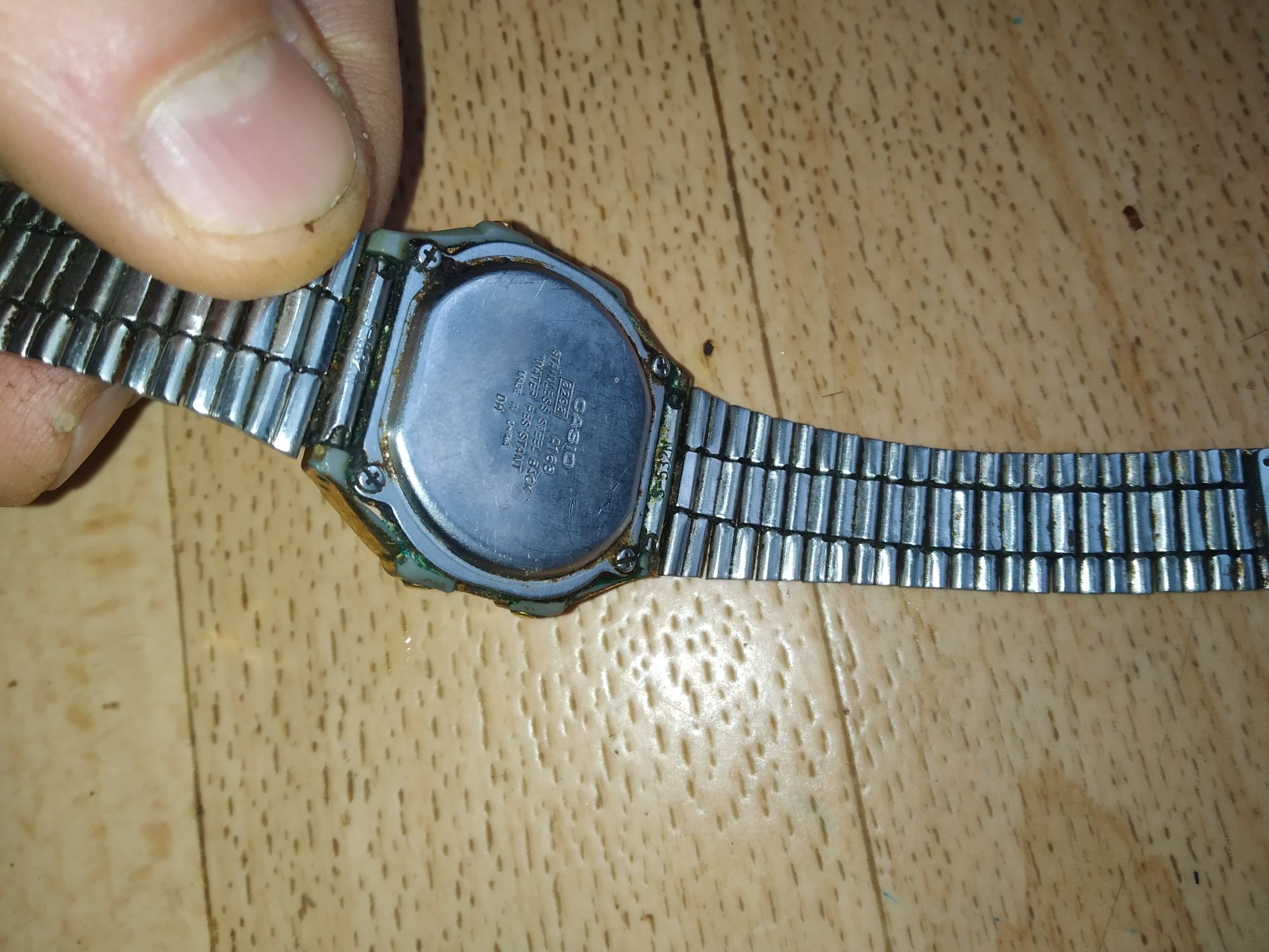 Часы Casio, влагозащита, подсветка, питание от заменяемой б