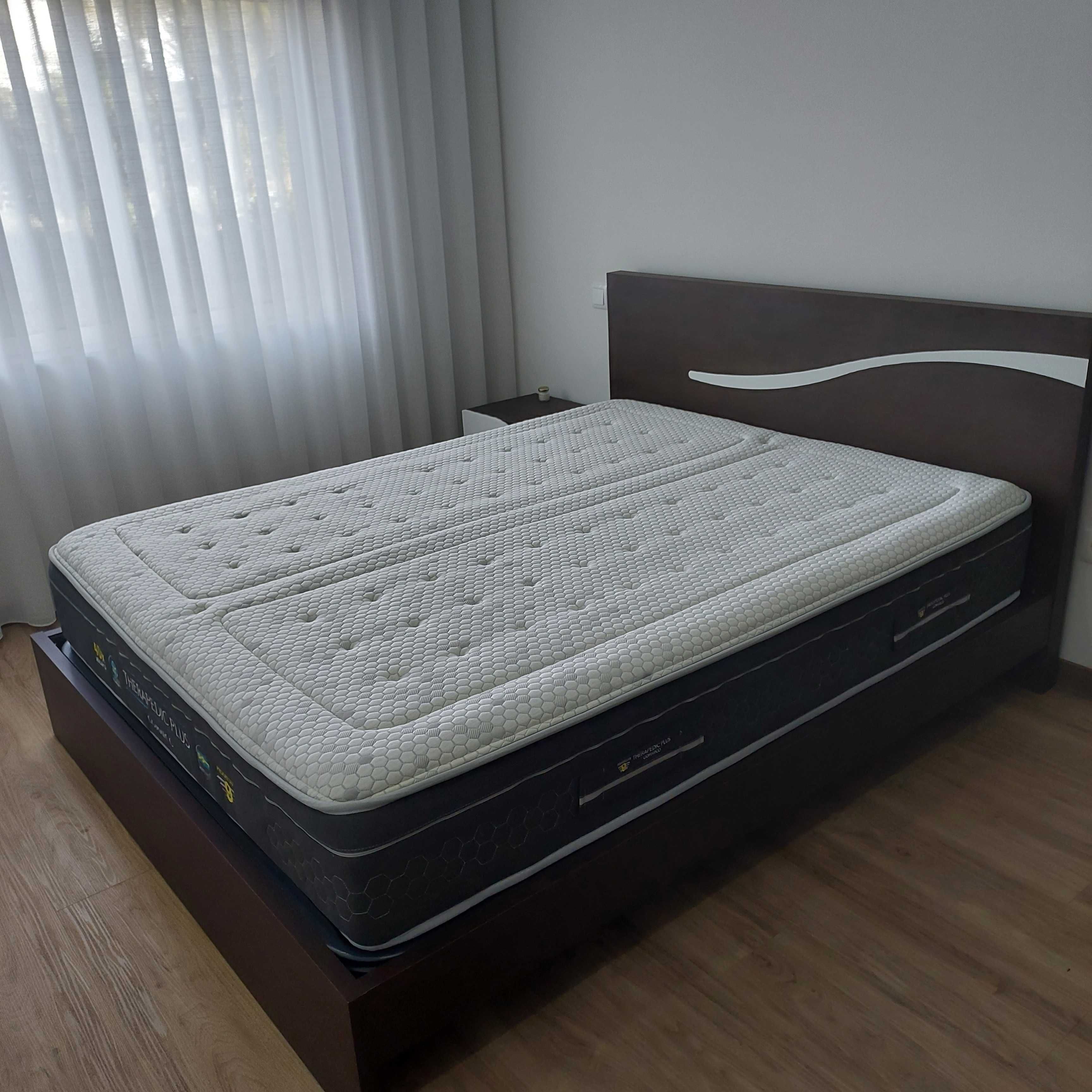 Cama de casal com colchão