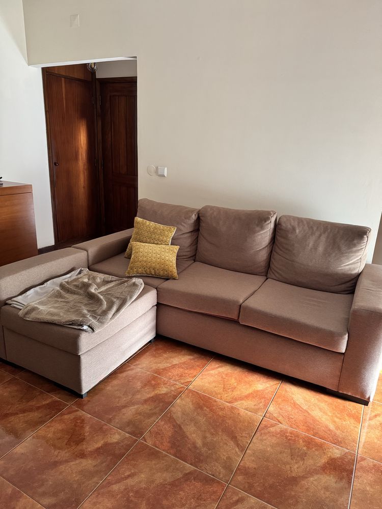 Sofa com Chaise.