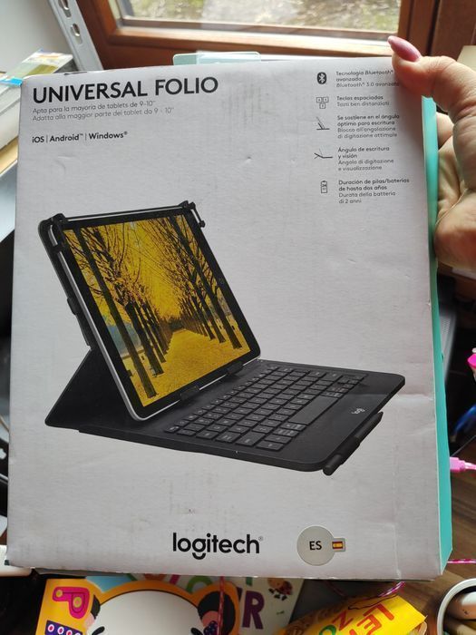 Etui i klawiatura na tablet Logitech Universal Folio