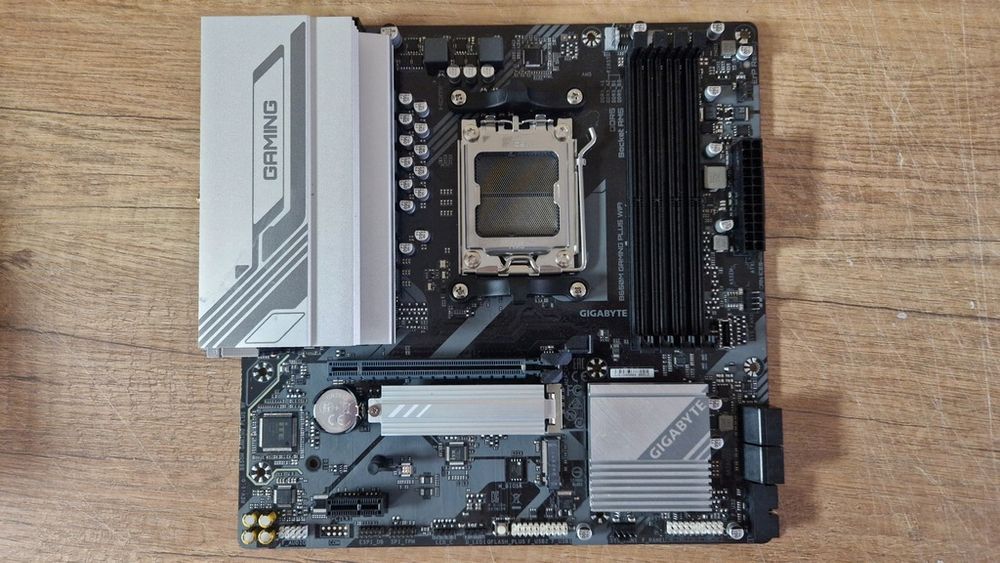 Płyta główna Gigabyte B650M GAMING PLUS WIFI box gwarancja nr. N1132