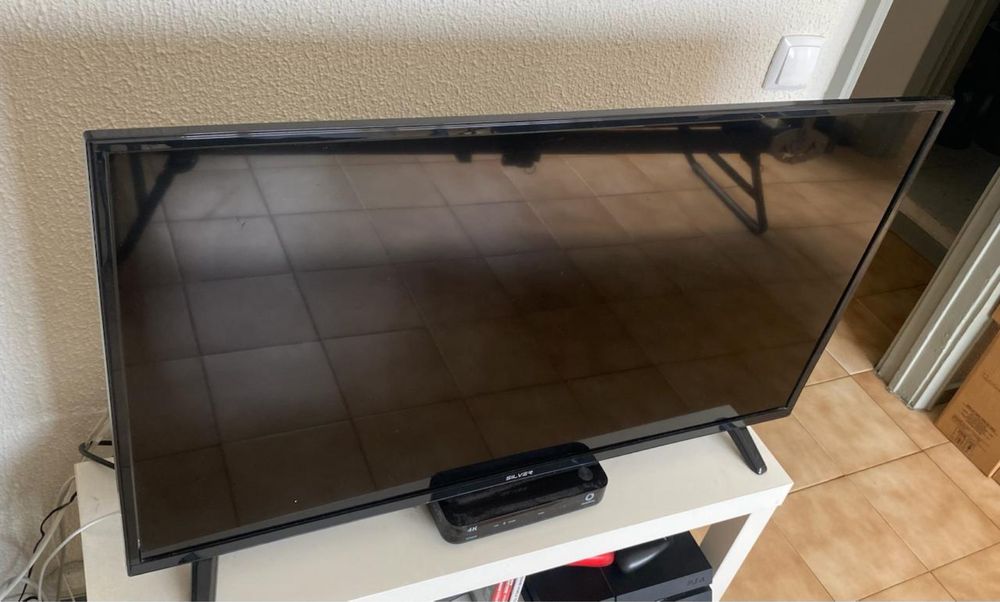 Tv led 40" ótimo