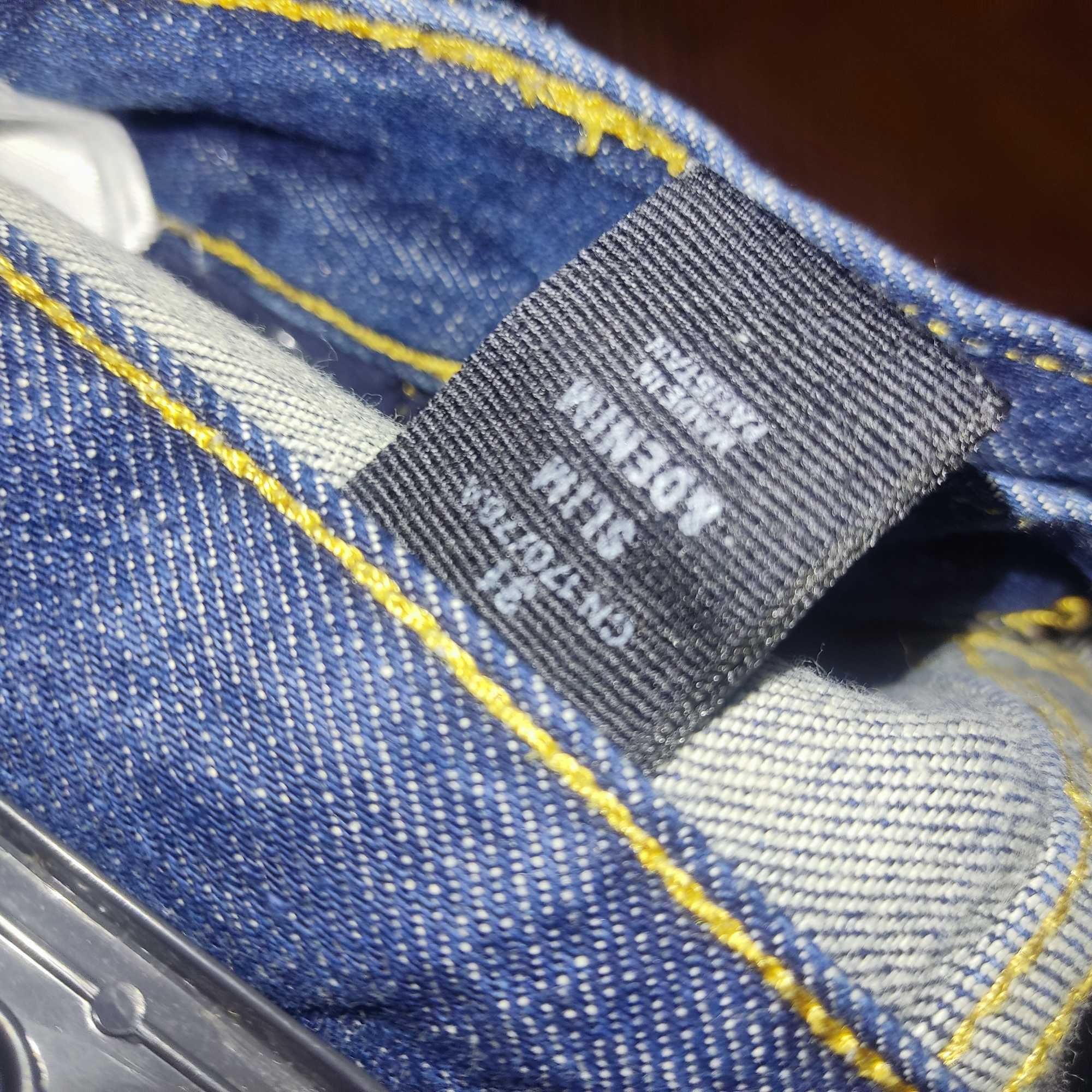 Dżinsy męskie
S  Slim Denim