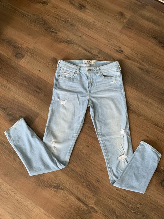 Błękitne jeansy Hollister