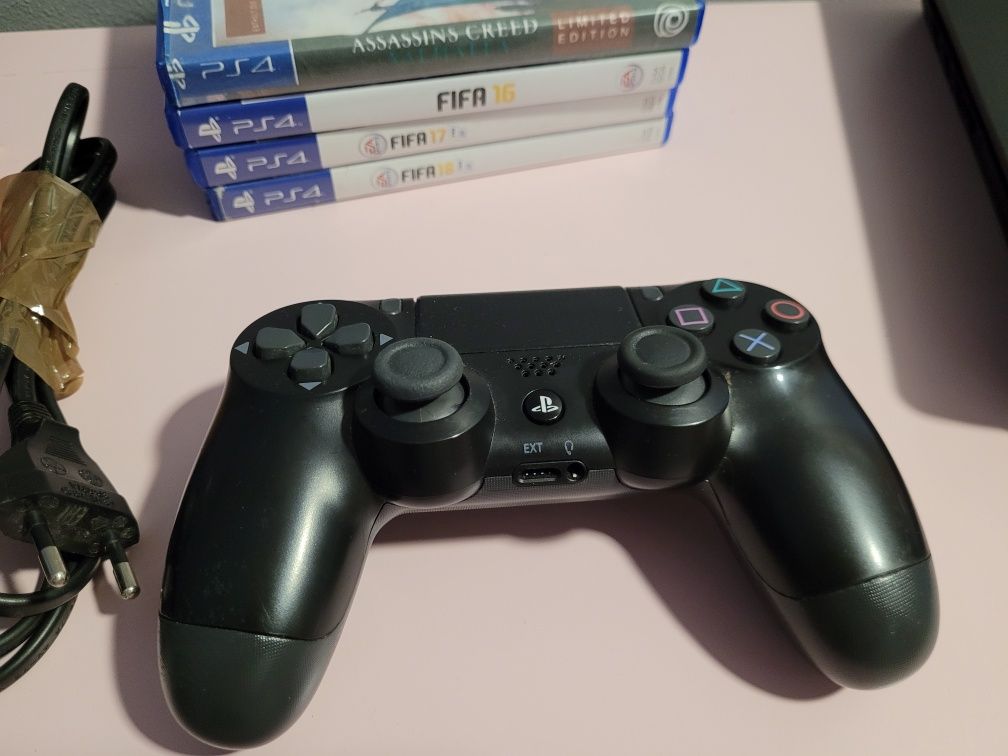 Playstation 4 slim 500gb, pad, 4 gry