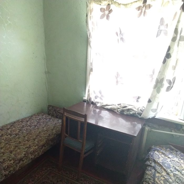 Сдам полдома на площади Восстания