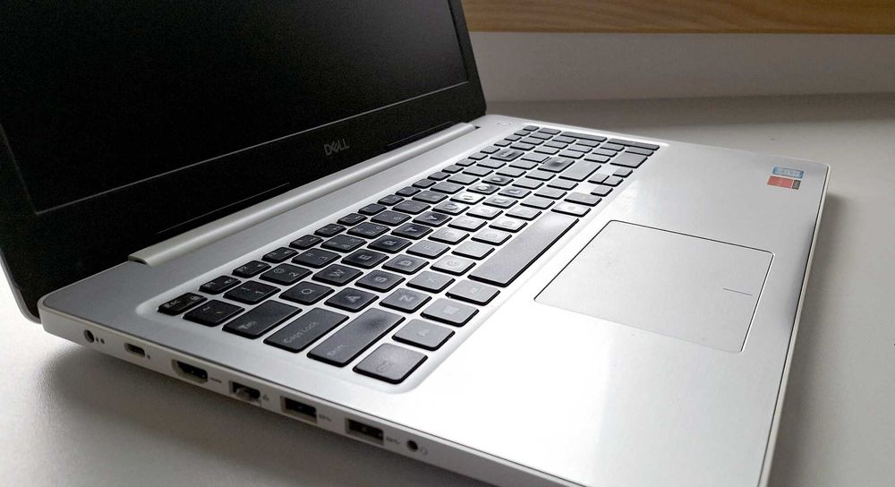 Laptop  Inspiron 5570 i7, 32GB, 1TB, 15.6-inch FHD 1920x1080 biały DVD