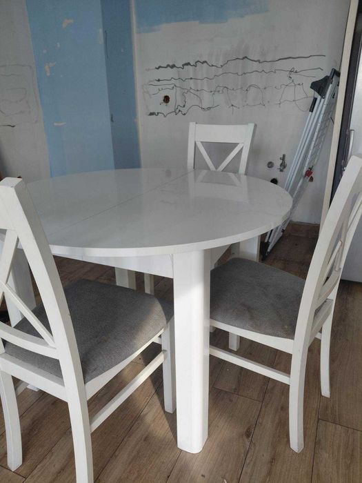 rozkładany stół+4 krzesła