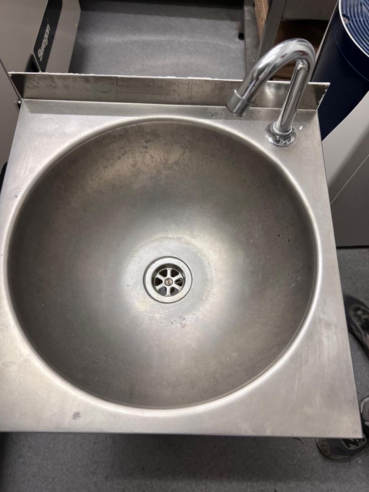 Pia em inox com pedal