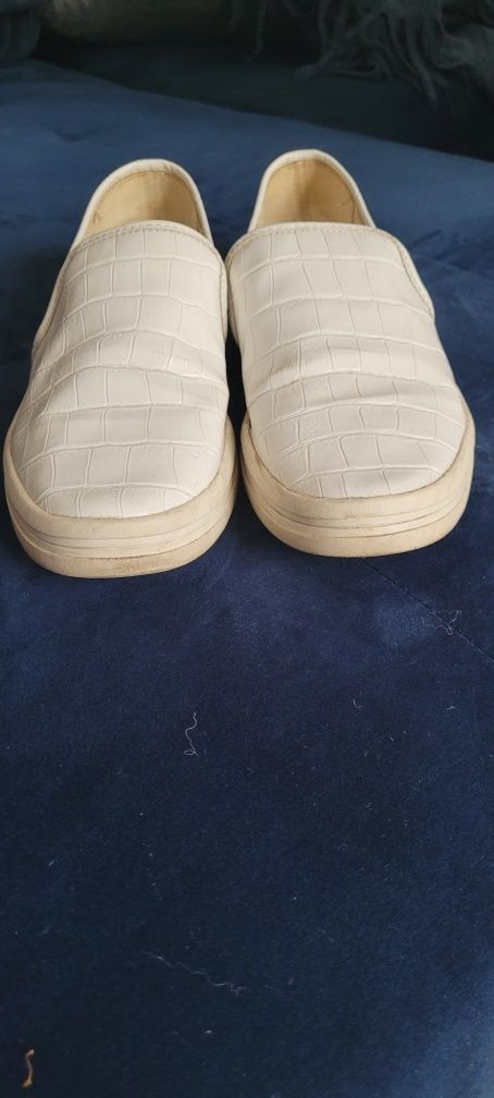 Calvin Klein 41 Białe mokasyny