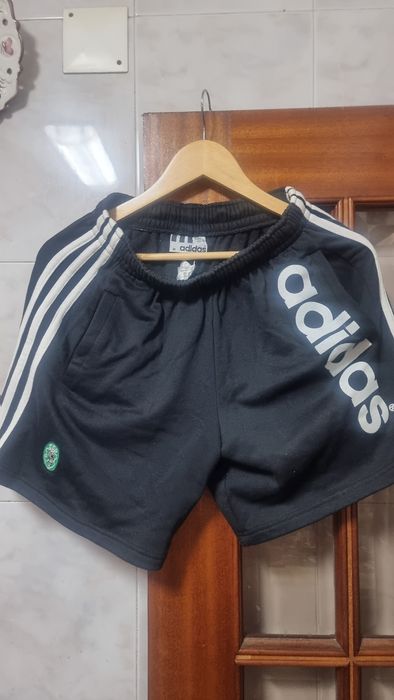 Bermuda antiga do sporting  anos 90 material  da adidas  raro
