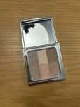 Puder rozświetlający Bobbi Brown Brightening Nudes