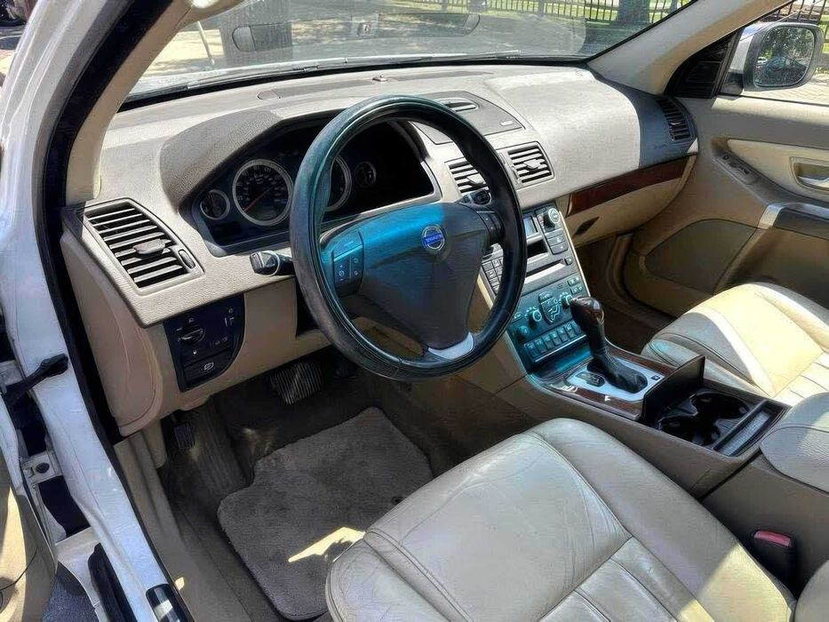 Volvo XC90      2014