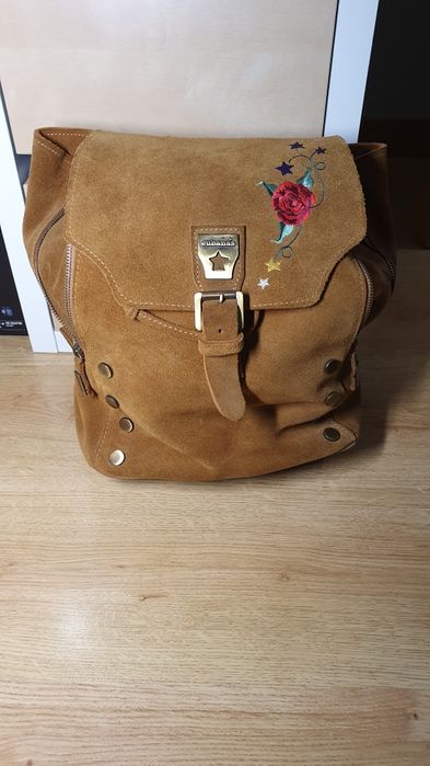 Mochila  Cubanas em camurça nova a estrear