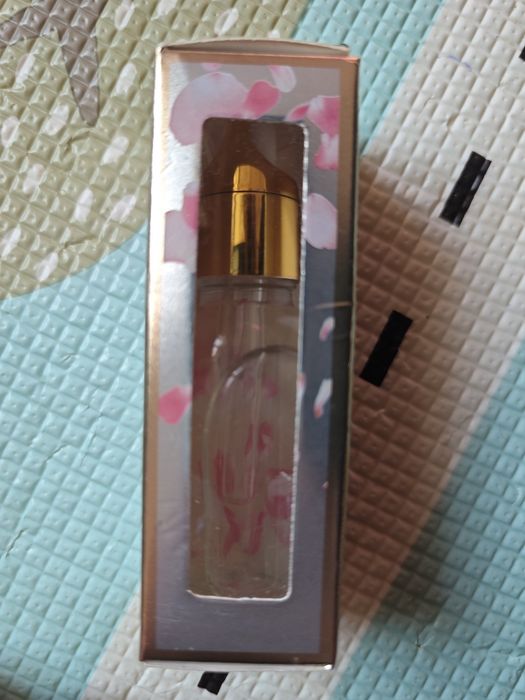 Baza HudaBeauty z płatkami kwiatów pod podkład 40 ml