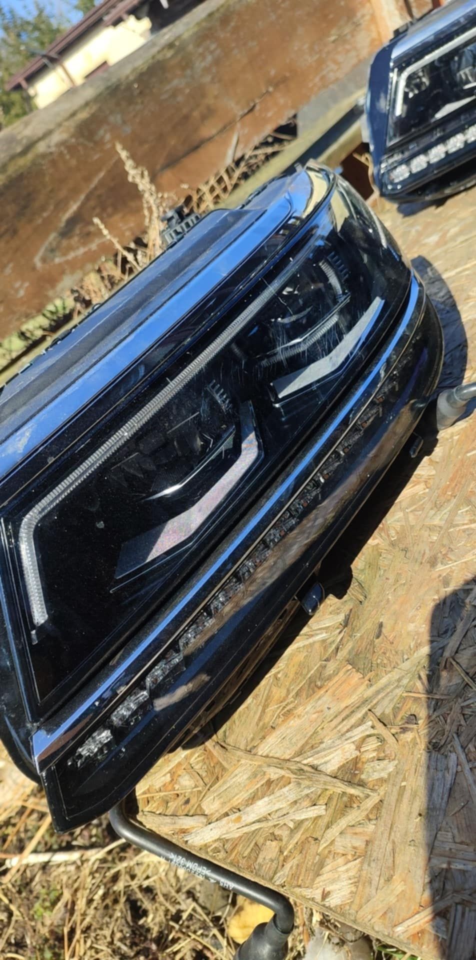 Lampy nowe - uszkodzone do VW Tiguan o nr 5NM941113A