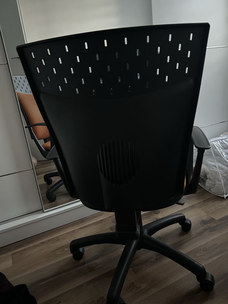 Krzesło biurowe obrotowe do biurka fotel