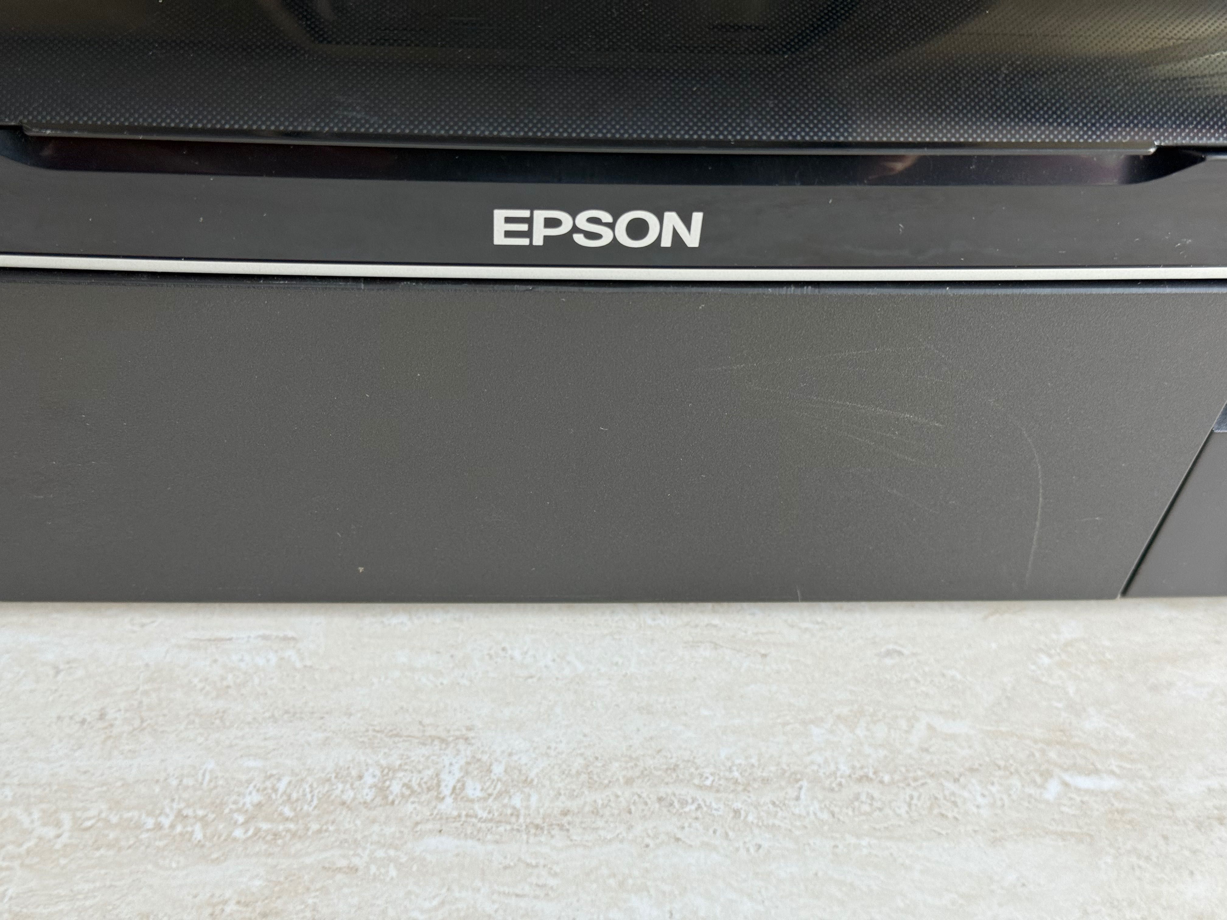 Impressora multifunções da marca Epson
