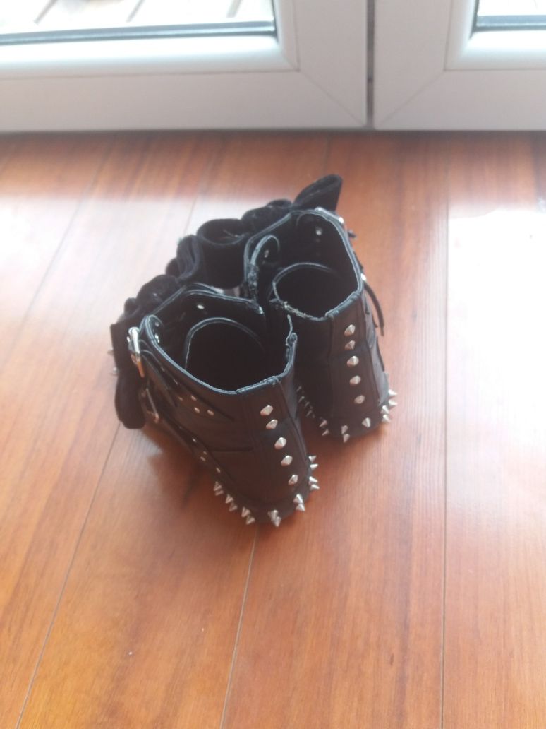 Botki z ćwiekami