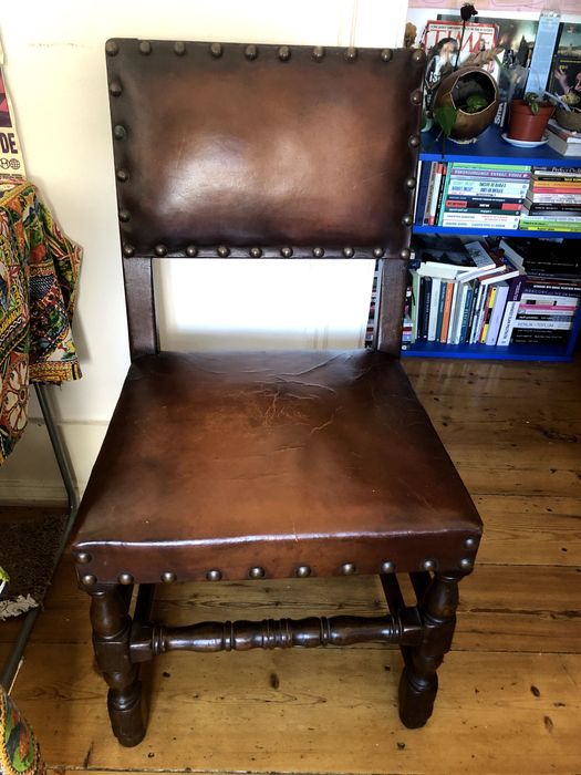 Cadeira em Madeira e Couro/Pele (Antiga/Vintage)