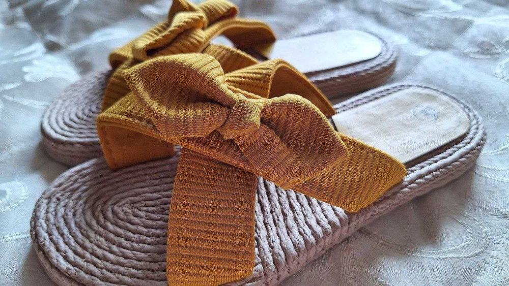 Продам жіночі шльопанці