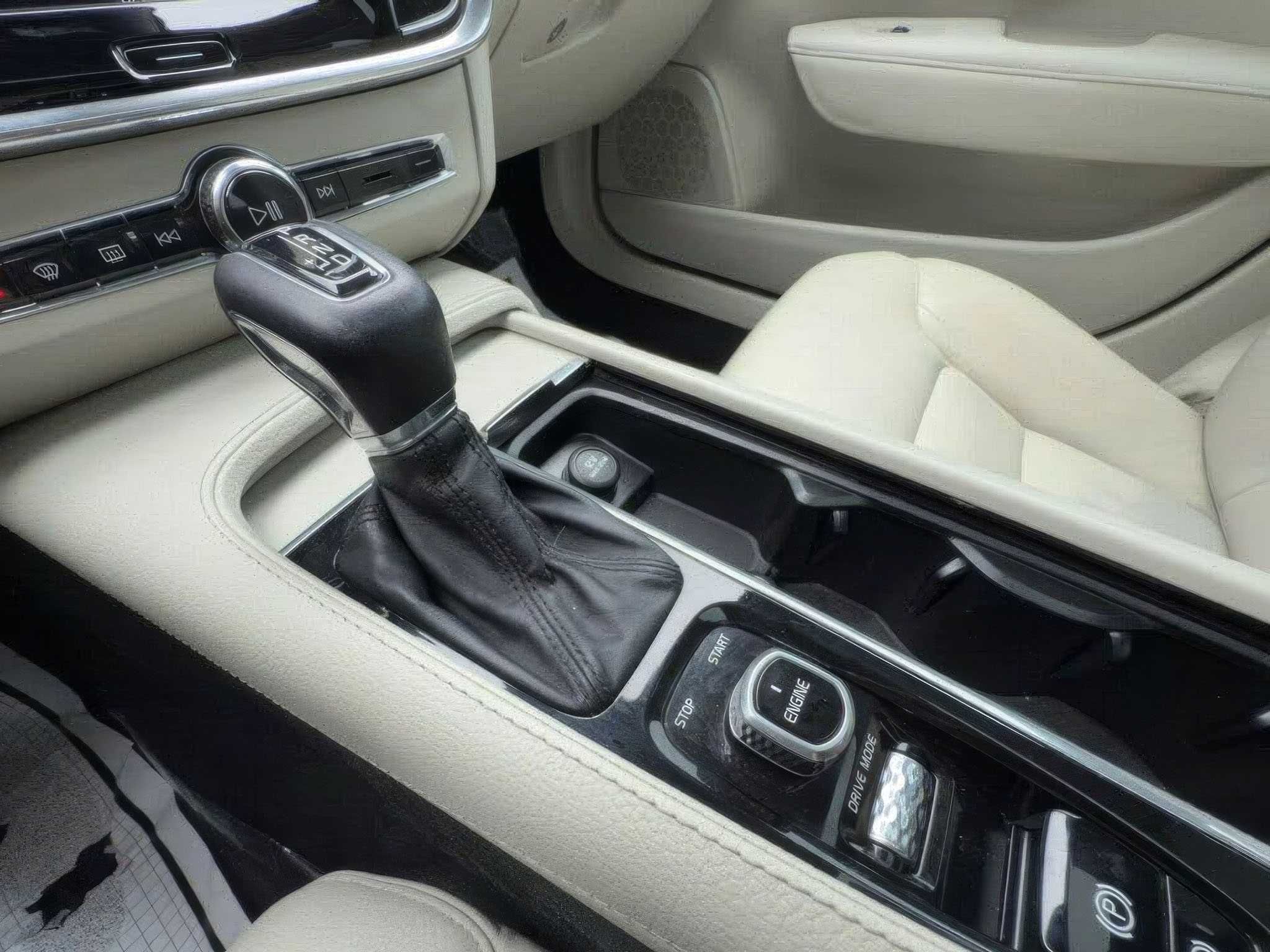 2017 Volvo S90 T5 Momentum