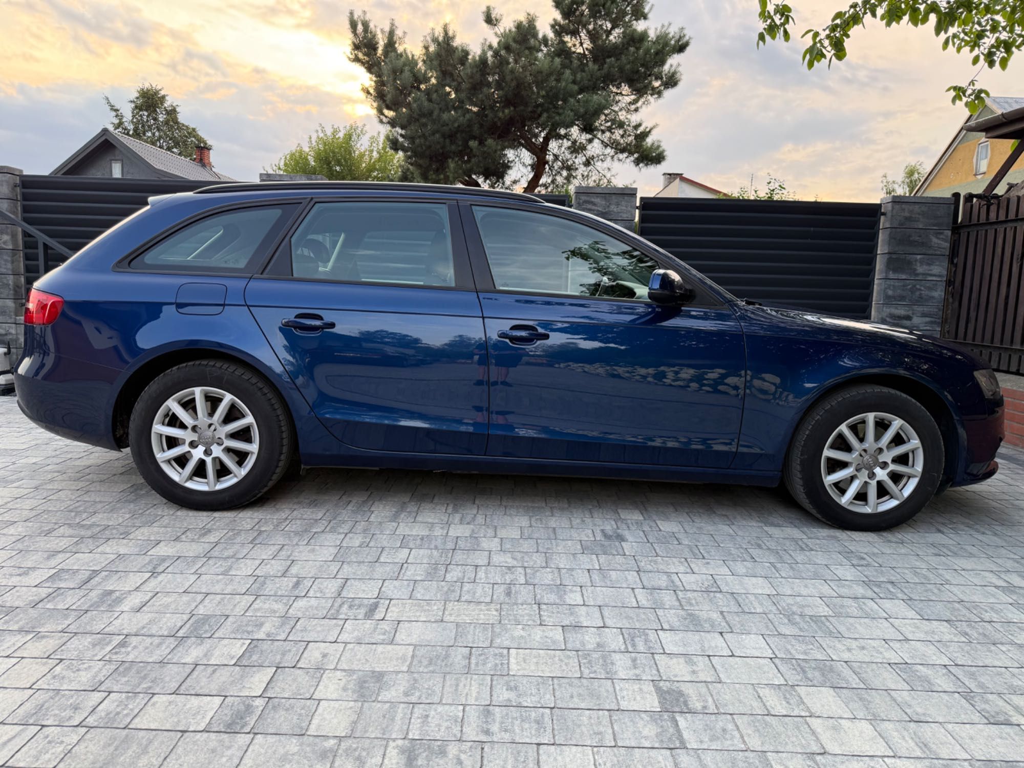 Audi A4 B8 2.0 TDI 143 km Kombi Zadbany 2014 rok salon Polska