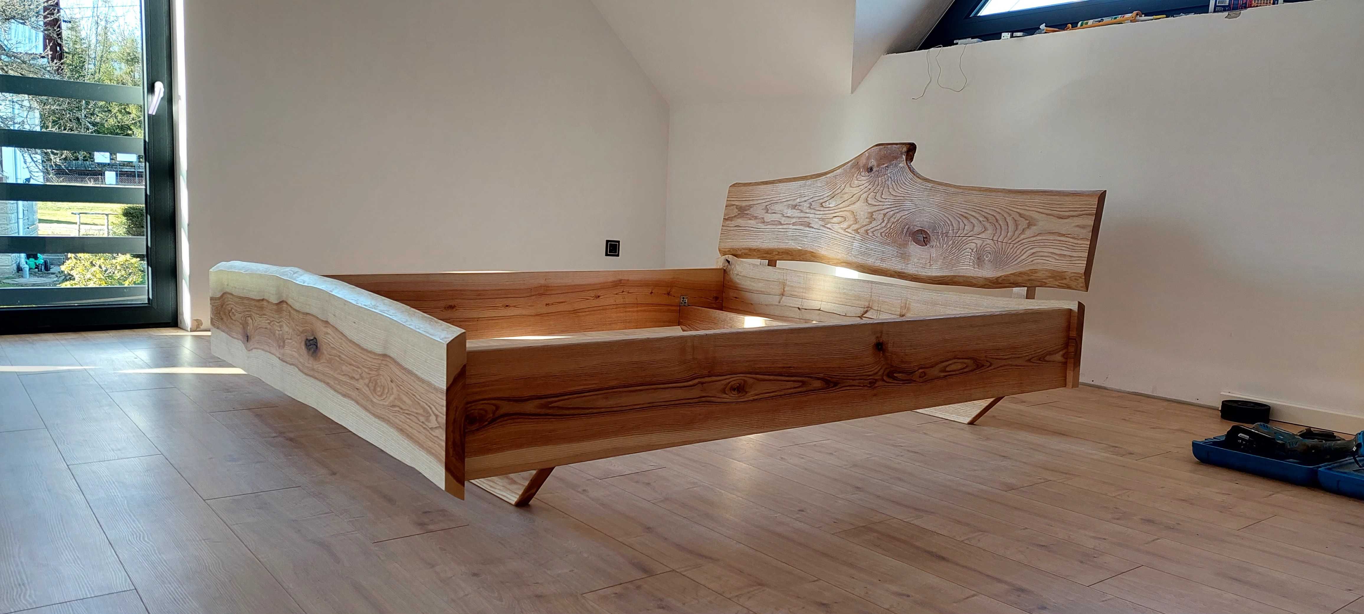Łóżko drewniane lewitujace