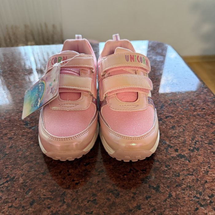 Дитячі кросівки