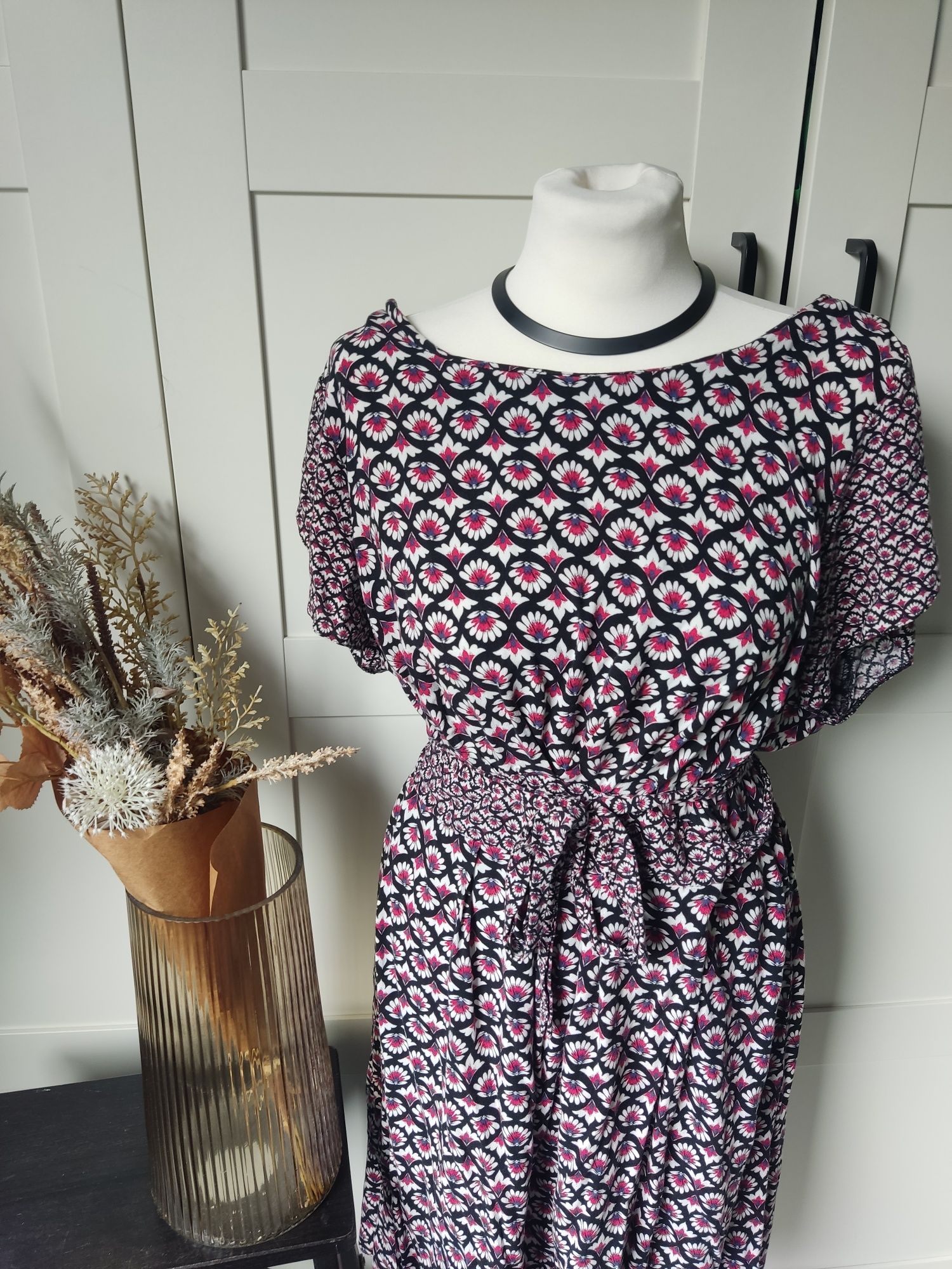 Midi sukienka we wzory wiskoza lato. 6xl. Rozmiar 52