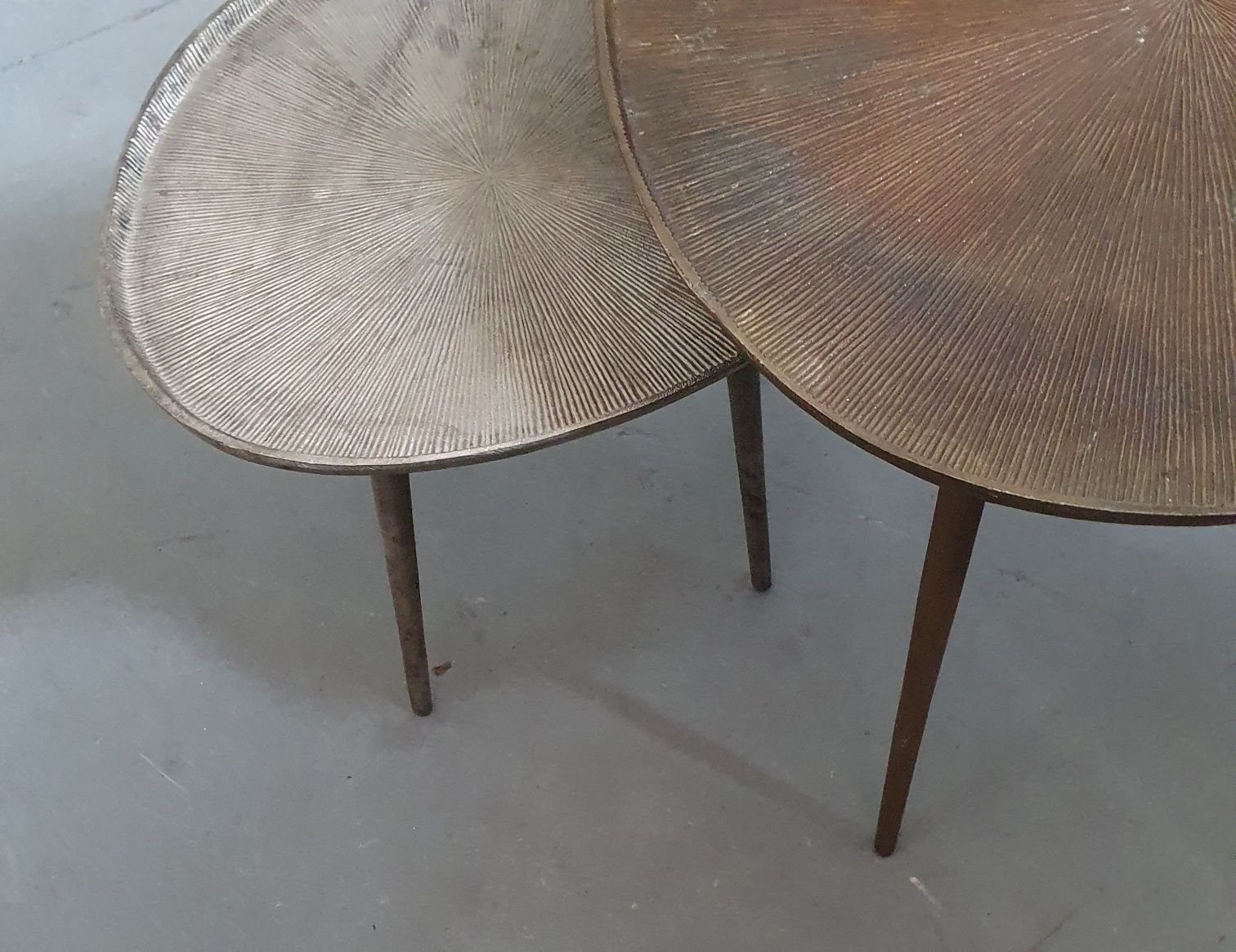 02 MESAS em metal da AREA STORE- conjunto