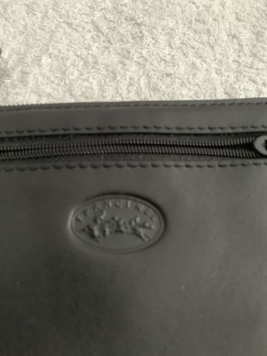 Carteira preta em pele nova