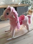 Konik na biegunach interaktywny Milly Mally