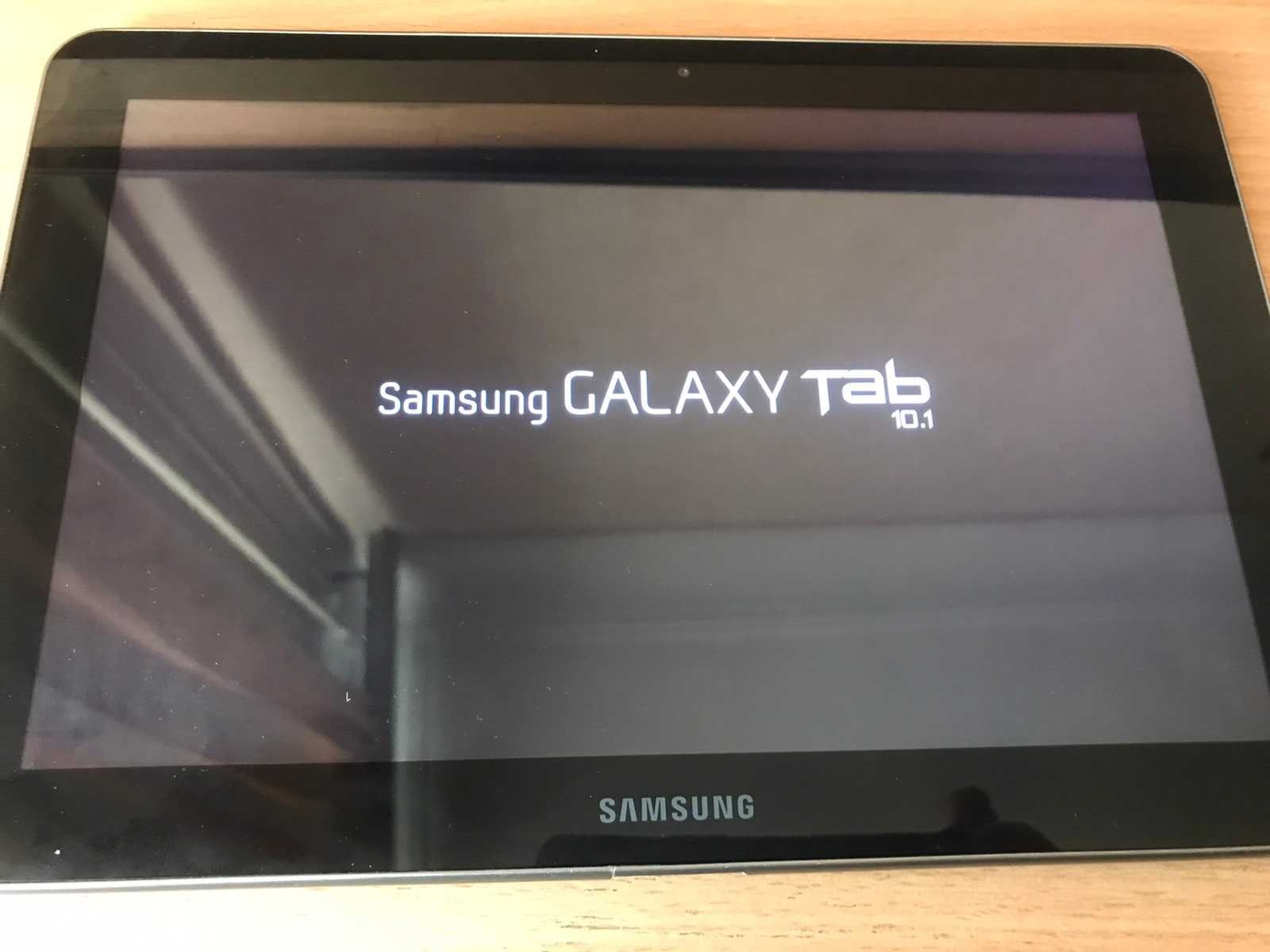 Планшет Samsung Galaxy Tab GT-P7500 10.1 16Gb Black