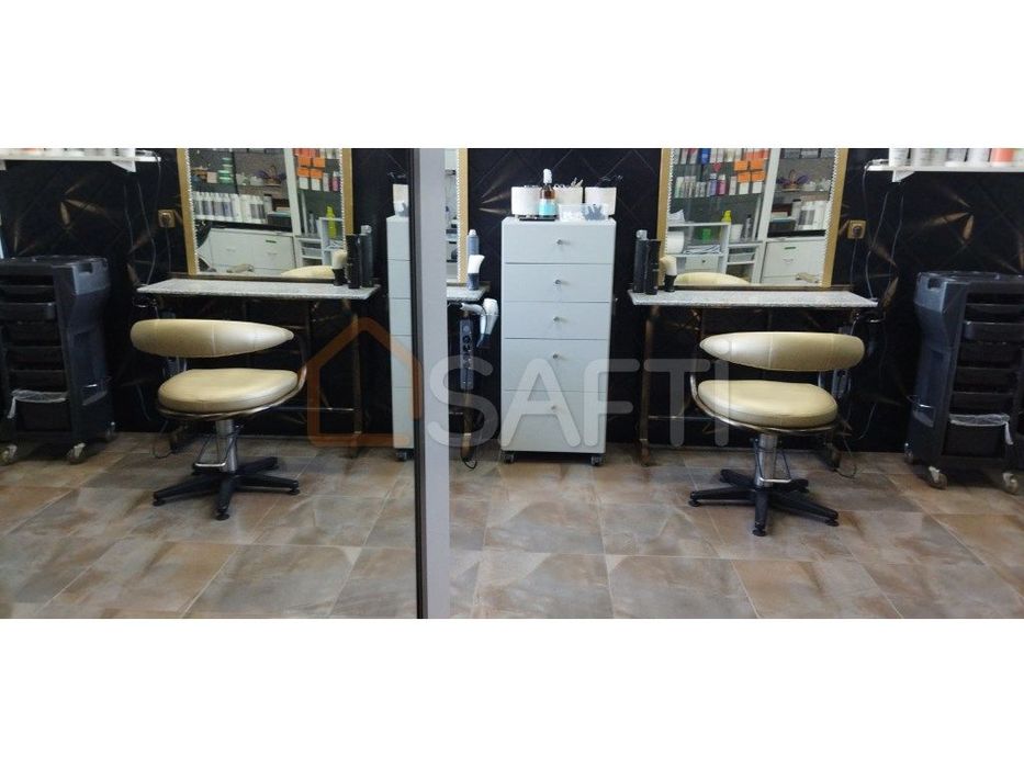 Salão De Cabeleireiro E Estética, Equipado E Em Funcionamento