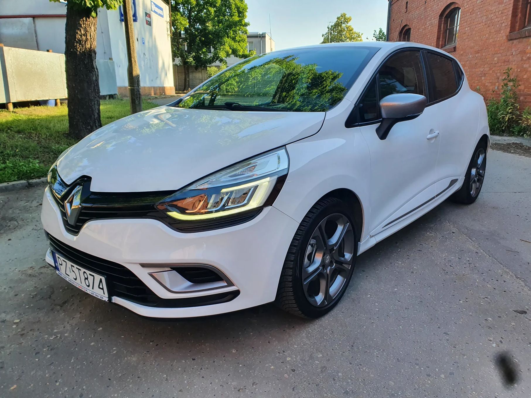 Renault Clio * GT-line * Hands Free * GetHelp *